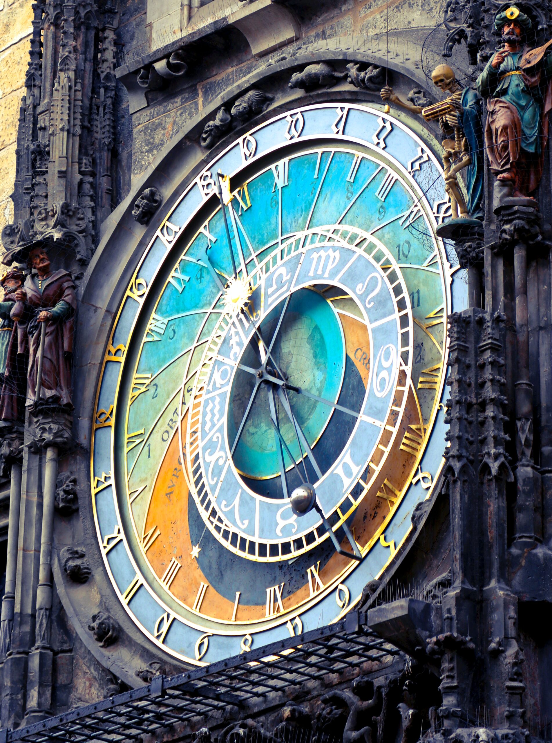 an image of a clock that represents the history of augmented reality.